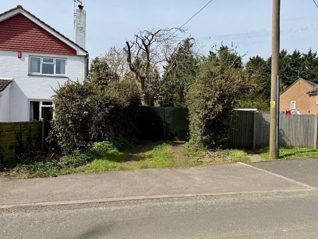 Lot: 63 - LAND WITH PLANNING FOR FOUR-BEDROOM DETACHED HOUSE - Gated access to land